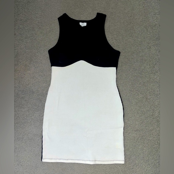 Black & White Dress - Picture 2 of 3